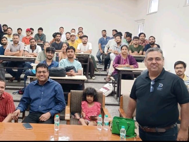 The audience for the Generative AI session at IIT Roorkee, with the Poorit trainer standing at the side